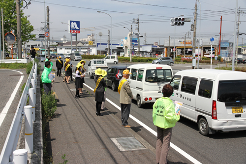 街頭キャンペーンのようす