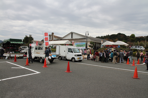 会場は黄波戸温泉交流センター駐車場