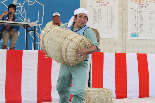 俵運びレース優勝の中本さん