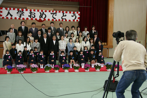 式典後には集合写真を撮りました。
