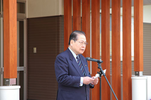 あいさつをする南野市長