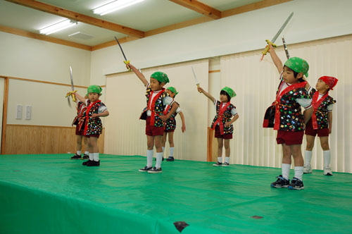 俵山幼児園児の踊り