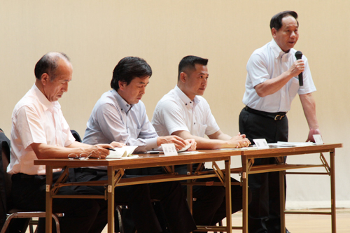 総会前にあいさつをする大西市長