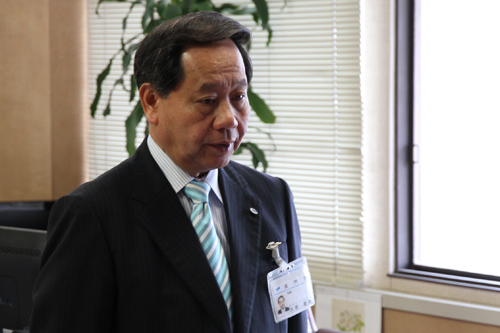 あいさつをする大西市長