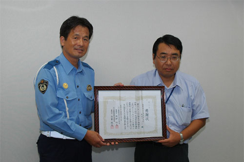太田長門警察署長（左）と中野ケーブルテレビセンター長