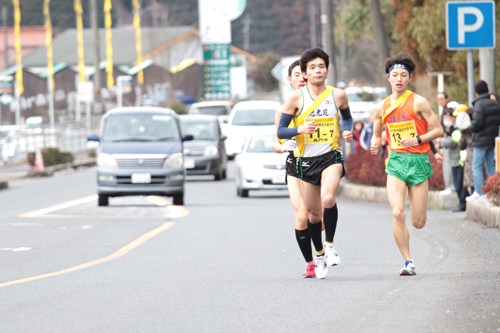 力走を見せた山中選手（中央）