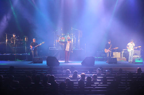 f.streetの演奏でスタート