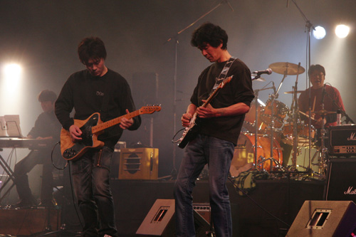 インパクトのあるギター演奏