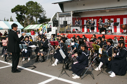 日置中学校、日置農業高校による合同ブラスバンド演奏