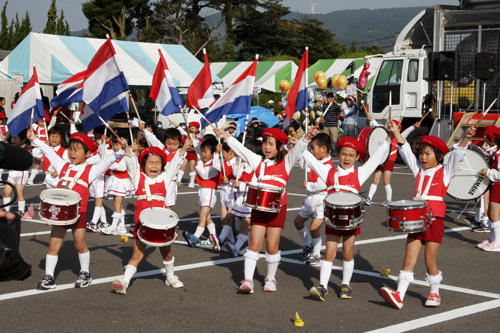 日置保育園の子どもたちによる鼓笛演奏