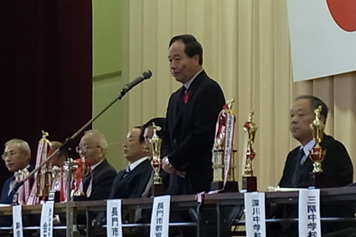 あいさつをする大西市長