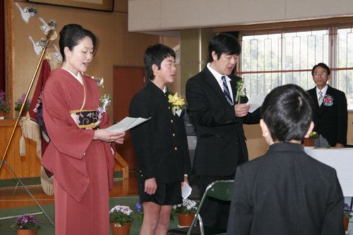 ご両親と歌う「桜（コブクロ）」