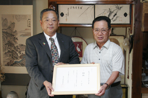 江原教育長（写真左）と上田宮司（写真右）