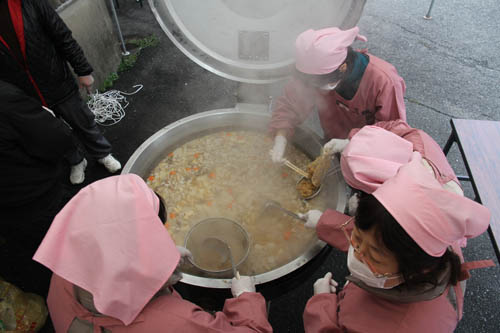 大きな鍋で作ります