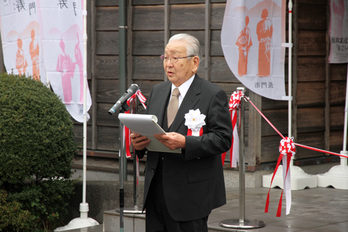 あいさつする大谷実行委員長