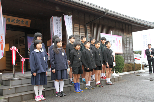 浅田小学校の6年生が清風の詩を吟じる