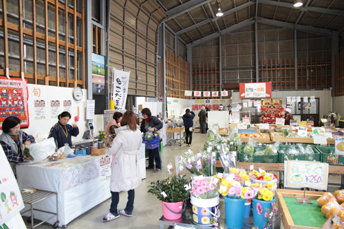 まるごと長門「旬」市場のようす