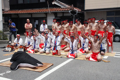 鯨唄の披露