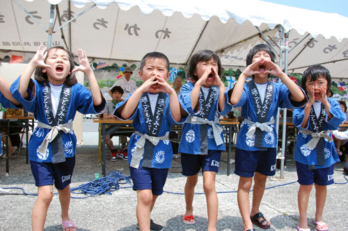 小学生による叫り賞歩