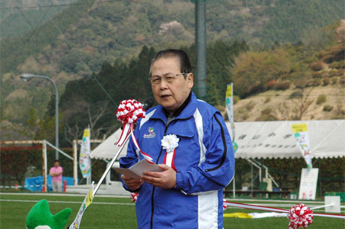 あいさつをする南野市長