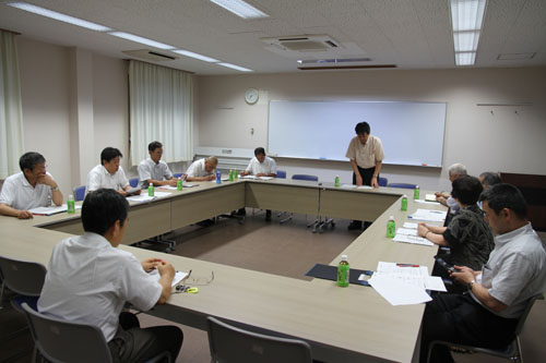 巡視後、情報を持ち寄り総括