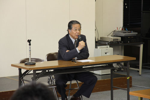 佐藤氏の講演のようす