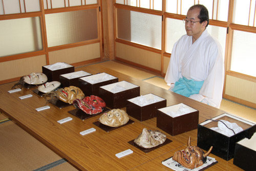 能面・狂言面７面と宮国宮司