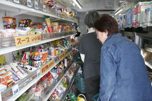 車内には550?600個の商品が入っています