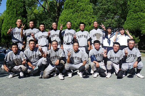 試合後に笑顔を見せる選手