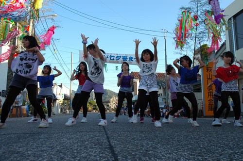 自主参加の長門ヒップポップダンス愛好会によるダンス