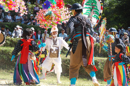 上川西１区保存会による楽踊り「虎の子渡し」