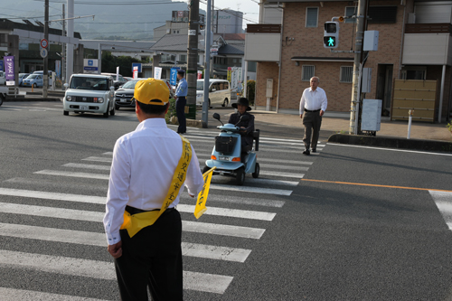 この日は小学校が休みのため、歩行者は少なめ