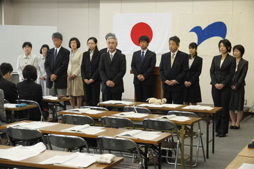 こちらは中学校に着任する先生たち