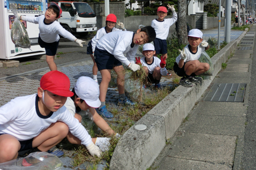 小学生も協力