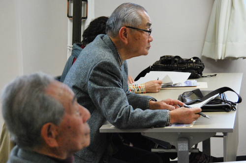 講演に聞き入る参加者