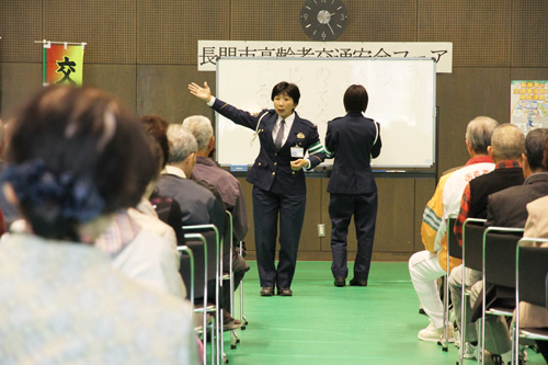 高齢者の交通事故原因について学ぶ講習会