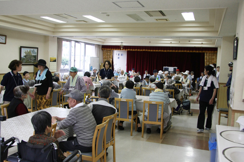 避難場所に避難した入苑者