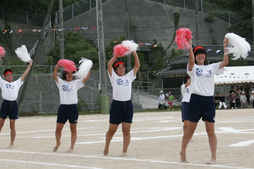 中学校生徒全員のダンス