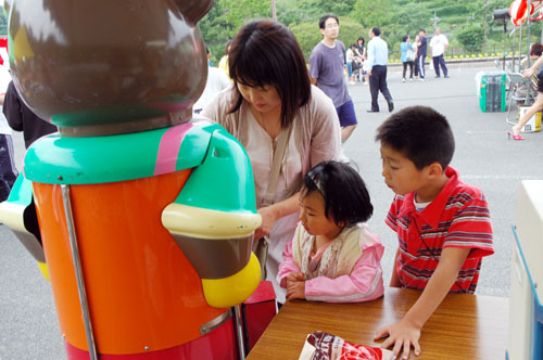 綿菓子づくりが人気