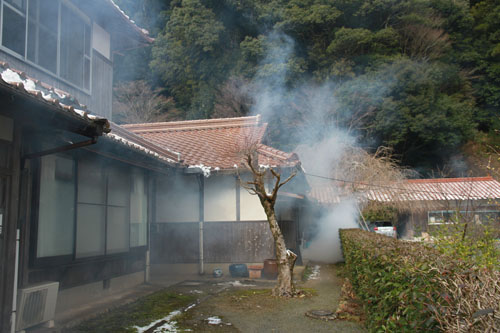 火元は厨房横