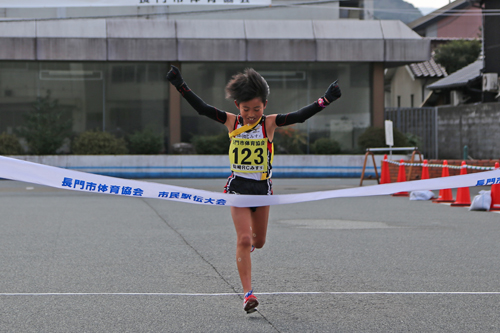 小学生男子の部で優勝した仙崎rcみすゞ