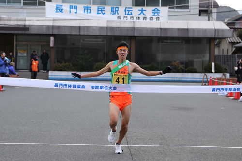 高校男子で優勝した大津緑洋高校a