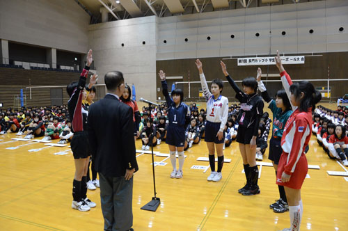 市内８小学校の代表者による選手宣誓