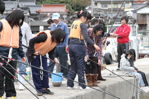 釣り体験のようす（大日比）