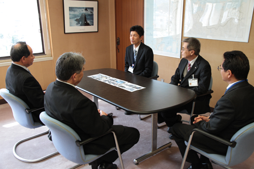 報告会のようす