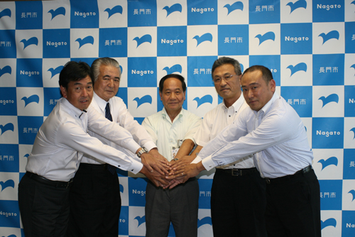 この日参加した市内企業のトップのみなさんと一緒に