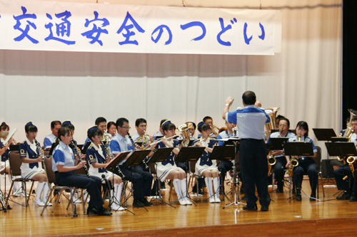 県警察音楽隊の演奏