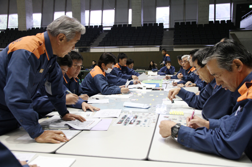 慌ただしくも冷静に対応する各対策部