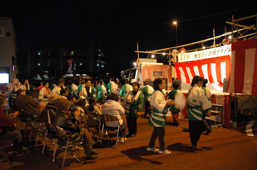 にぎわう会場