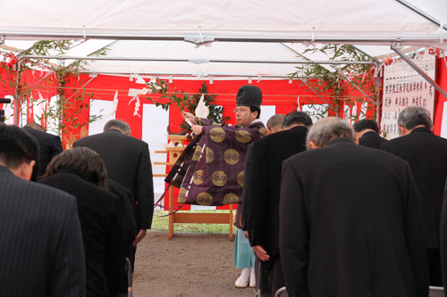 御所原大神宮の宮司により神事が行われた